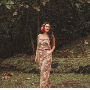 Alohiwai strapless jumper. Size Med